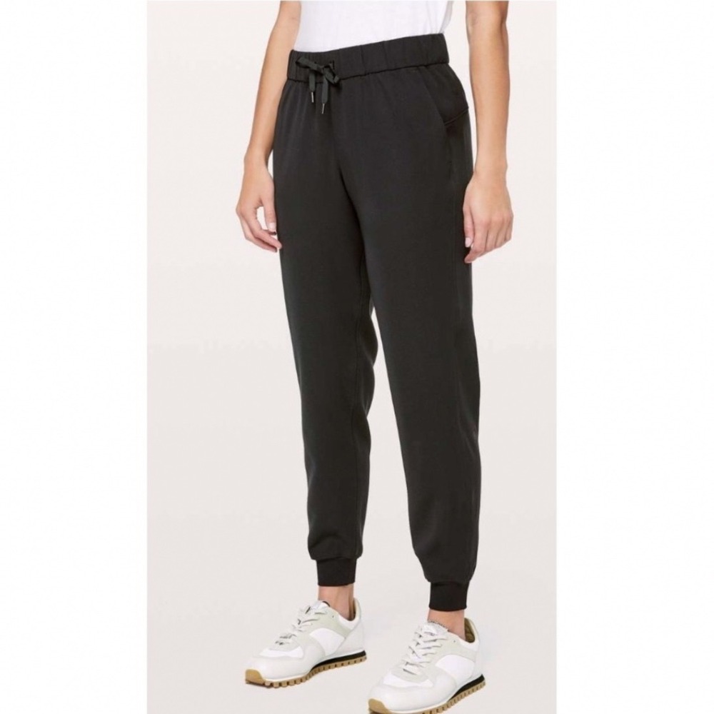 Lululemon On The Fly Joggers Size 4 Black